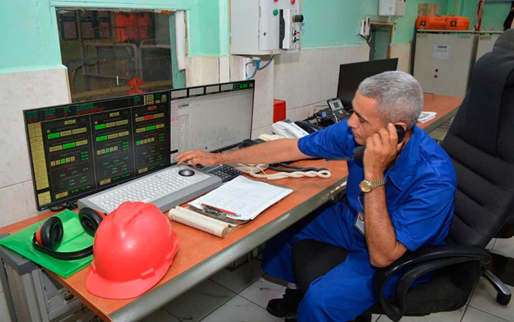 Amaury Curbelo Mesa, jefe de brigada del Cuadro de Control. Amaury Curbelo Mesa, jefe de brigada del Cuadro de Control.
