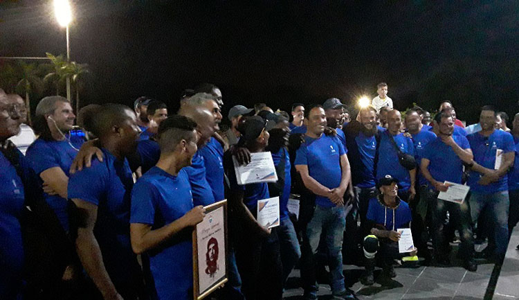 Trabajadores eléctricos de Villa Clara regresan de Pinar del Río.