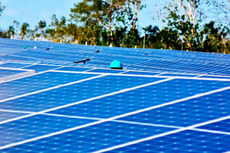 Parque solar fotovoltaico en Cuba.