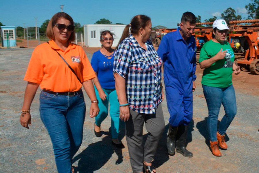 Visita gubernamental al futuro parque solar fotovoltaico de Bermejal, Santo Domingo.