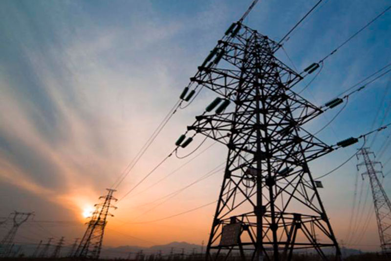 Torres de transmisión eléctrica en Cuba.