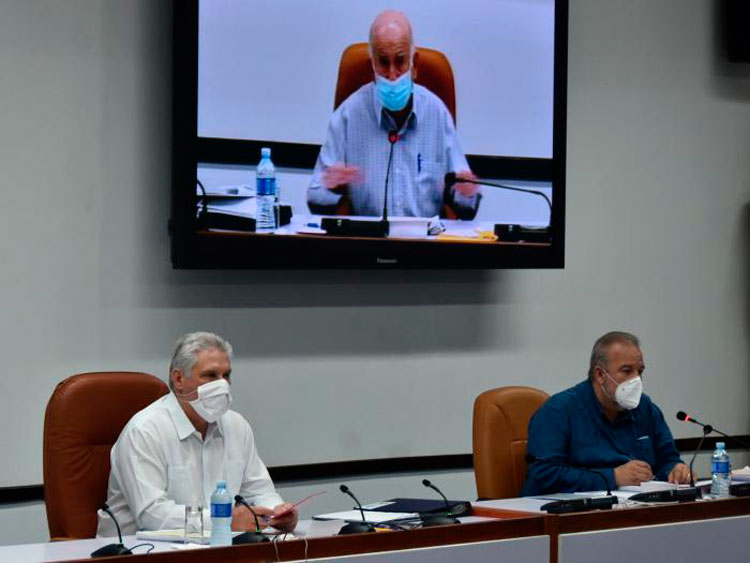 Presidente cubano, Miguel Díaz-Canel, interviene en reunión del Consejo de Ministros conducida por el primer ministro, Manuel Marrero.