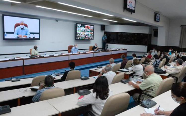  Primer encuentro con un grupo de científicos y académicos de instituciones cubanas destinadas a la investigación agropecuaria Foto: Estudios Revolución 