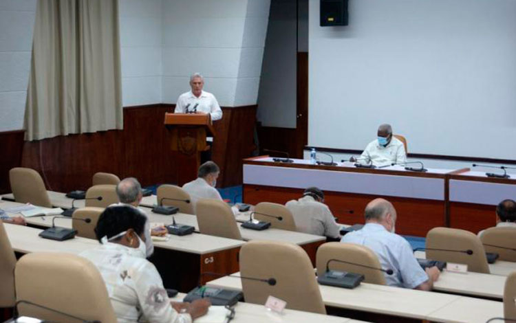 Presidente de Cuba, Miguel Díaz-Canel, interviene en la reunión del Consejo de Ministros, el 16 de julio de 2020.
