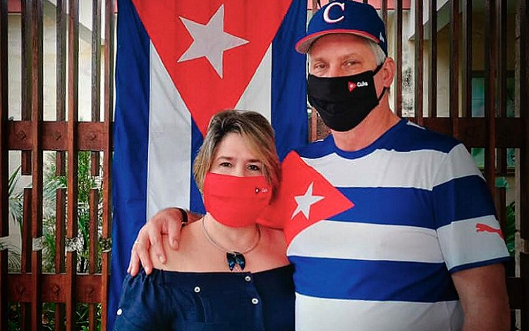 Miguel Díaz-Canel Bermúdez junto a su esposa