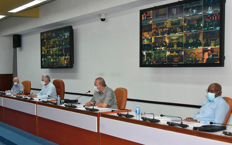 Presidente de Cuba, Miguel Díaz-Canel, encabeza videoconferencia con autoridades de las provincias y el municipio especial de la Isla de la Juventud.