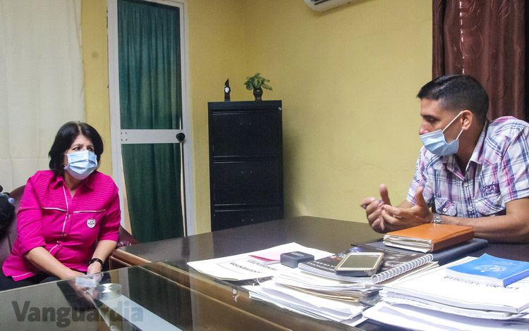 Osmel Pérez Negrí­n, presidente de la asamblea municipal, Quemado de Gí¼ines, destacó los esfuerzos para potenciar la creación de nuevos empleos en los sectores estatal y no estatal.