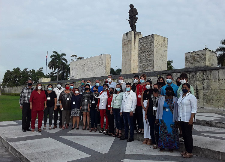 Diputados de Villa Clara  en el Conjunto Escultórico Comandante Ernesto Che Guevara, en Santa Clara.