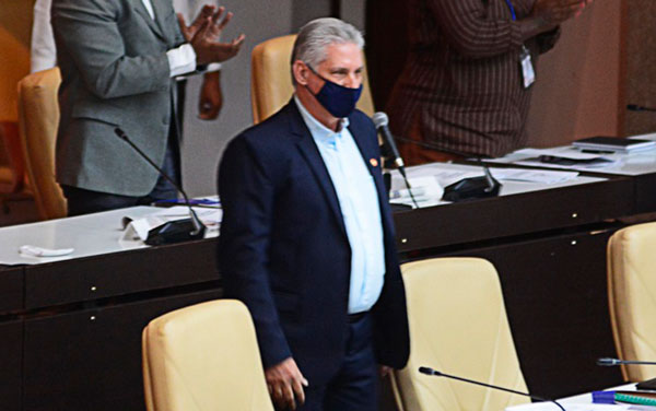 Presidente cubano, Miguel Díaz-Canel, preside segunda jornada de trabajo de los diputados.