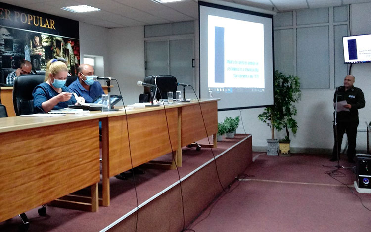 Primera secretaria del PCC y gobernador de Villa Clara encabezan reunión del Consejo de Gobierno de la provincia.