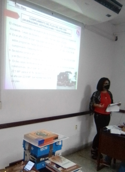 Vicegobernadora de Villa Clara, Milaxys Sánchez, presenta informe sobre la dinámica demográfica en la provincia. Vicegobernadora de Villa Clara, Milaxys Sánchez, presenta informe sobre la dinámica demográfica en la provincia.