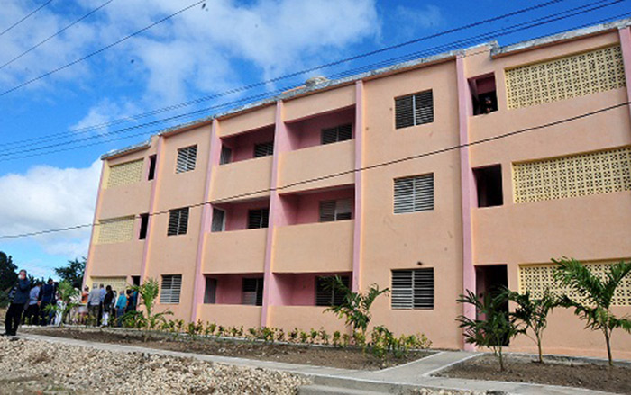 Nuevo edificio en el reparto Brisas del Oeste, en Santa Clara. Nuevo edificio en el reparto Brisas del Oeste, en Santa Clara.