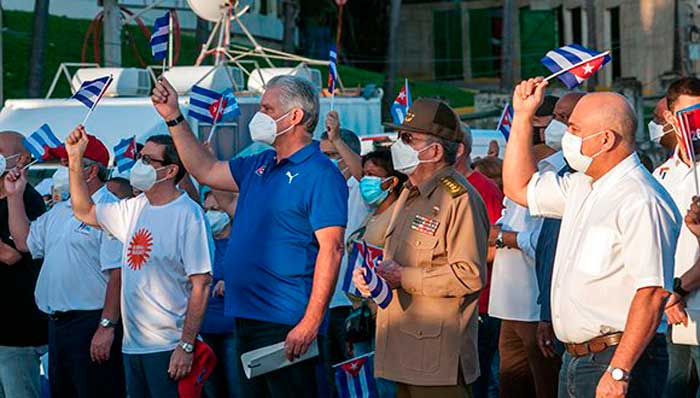 General de Ejército Raúl Castro Ruz y el presidente cubano, Miguel Díaz-Canel Bermúdez, en el acto de apoyo a la Revolución, La Habana, 17 de julio de 2021. General de Ejército Raúl Castro Ruz y el presidente cubano, Miguel Díaz-Canel Bermúdez, en el acto de apoyo a la Revolución, La Habana, 17 de julio de 2021.