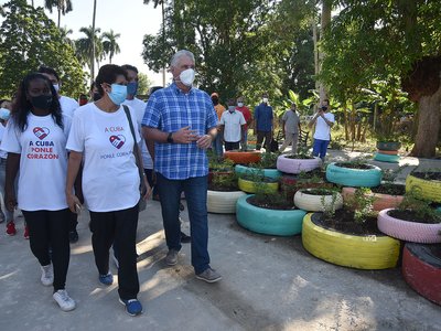 Recorrido del presidente de Cuba, Miguel Dí­az-Canel, por barrio del municipio capitalino de La Lisa.