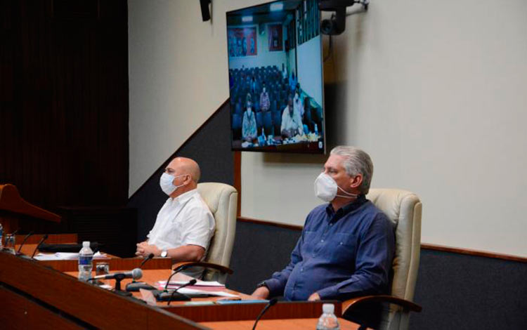 Presidente de Cuba, Miguel Díaz-Canel, y Roberto Morales Ojeda, secretario de Organización y Política de Cuadros del Comité Central del Partido. Presidente de Cuba, Miguel Díaz-Canel, y Roberto Morales Ojeda, secretario de Organización y Política de Cuadros del Comité Central del Partido.