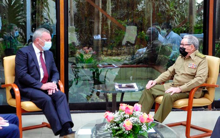 General de Ejército Raúl Castro Ruz y Yuri Ivanovich Borisov, vicepresidente del Gobierno de la Federación de Rusia.