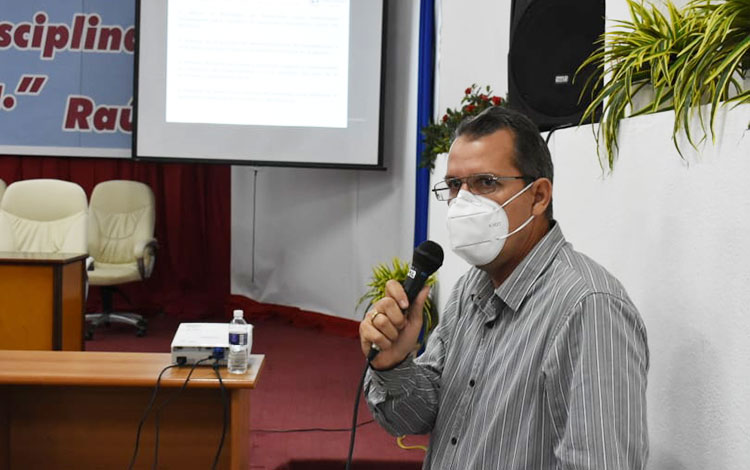 Miner Linares Rodríguez, director provincial de Economía y Planificación en Villa Clara. Miner Linares Rodríguez, director provincial de Economía y Planificación en Villa Clara.