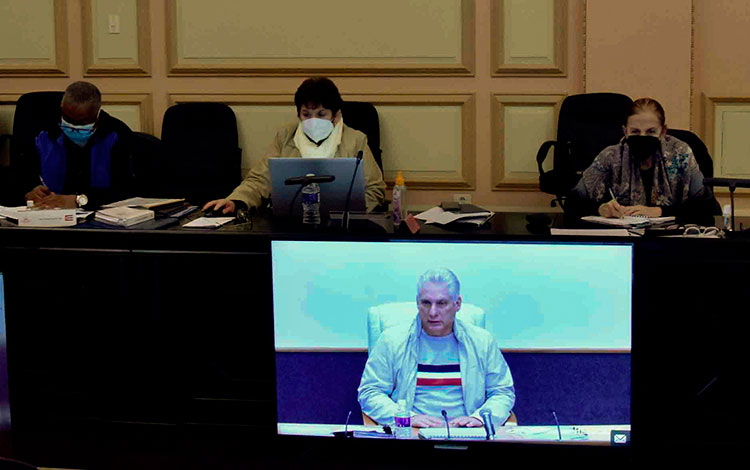 Presidente cubano, Miguel Díaz-Canel, interviene en la videoconferencia con los presidentes de las asambleas municipales del Poder Popular. Presidente cubano, Miguel Díaz-Canel, interviene en la videoconferencia con los presidentes de las asambleas municipales del Poder Popular.