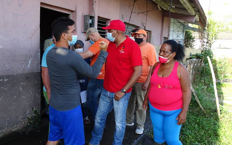 Principales autoridades del Gobierno y el Partido de Villa Clara visitan la comunidad de Polipalo, en Santa Clara. Principales autoridades del Gobierno y el Partido de Villa Clara visitan la comunidad de Polipalo, en Santa Clara.