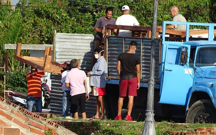 Llegada de recursos materiales para beneficio de pobladores de la comunidad de Polipalo, en Santa Clara. Llegada de recursos materiales para beneficio de pobladores de la comunidad de Polipalo, en Santa Clara.