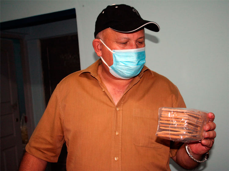 Vice primer ministro Jorge Luis Tapia elogia productos de la mipyme Harina-Alimento.