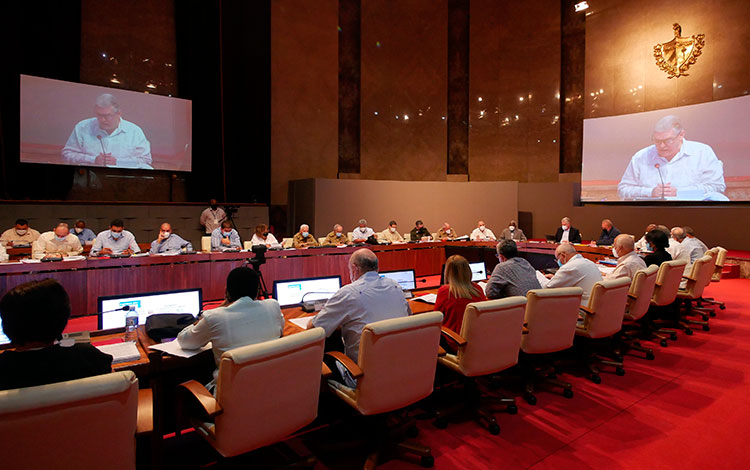 Plenario durante la intervención del ministro de Economía, Alejandro Gil, en la reunión del Consejo de Ministros correspondiente al mes de marzo de 2022. Plenario durante la intervención del ministro de Economía, Alejandro Gil, en la reunión del Consejo de Ministros correspondiente al mes de marzo de 2022.