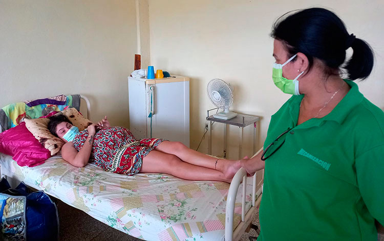 Vicegobernadora de Villa Clara visita hogar materno de Cifuentes. Vicegobernadora de Villa Clara visita hogar materno de Cifuentes.