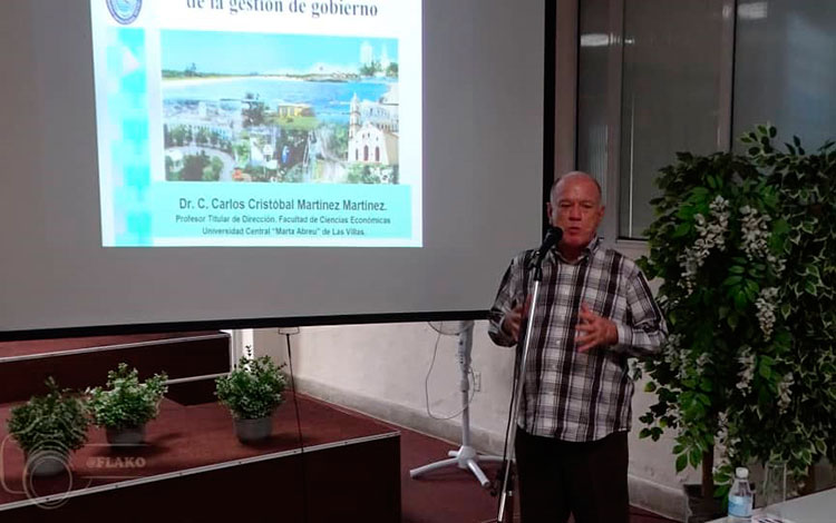 Profesor Carlos Cristóbal Martínez. Profesor Carlos Cristóbal Martínez.