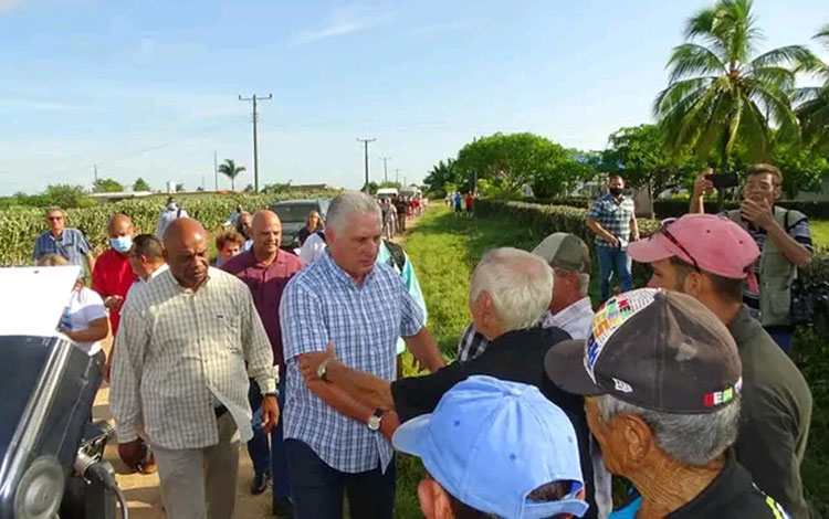 Presidente cubano, Miguel Díaz-Canel Bermúdez, en El Guajén, Camajuaní. Presidente cubano, Miguel Díaz-Canel Bermúdez, en El Guajén, Camajuaní.