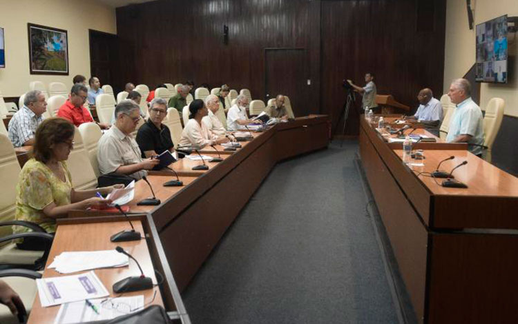 Presidente cubano, Miguel Díaz-Canel, encabeza reunión de chequeo de la preparación para la tormenta tropical Ian. Presidente cubano, Miguel Díaz-Canel, encabeza reunión de chequeo de la preparación para la tormenta tropical Ian.