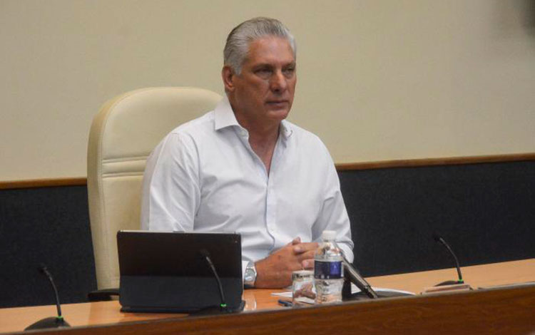 Presidente Miguel Díaz-Canel en reunión de chequeo de las medidas para enfrentar el huracán Ian en Cuba. Presidente Miguel Díaz-Canel en reunión de chequeo de las medidas para enfrentar el huracán Ian en Cuba.