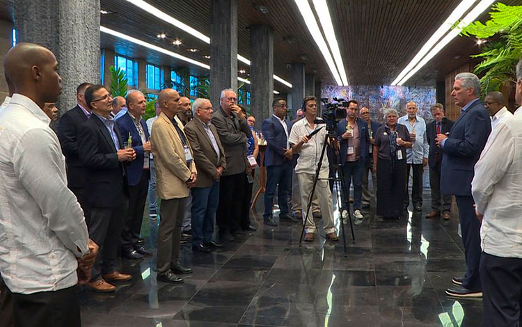 Presidente de Cuba, Miguel Díaz-Canel Bermúdez, junto a grupo de empresarios norteamericanos y cubanoamericanos.