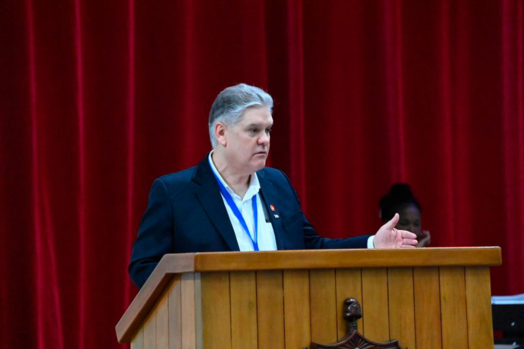  Alejandro Gil Fernández, vice primer ministro y ministro de Economía y Planificación.