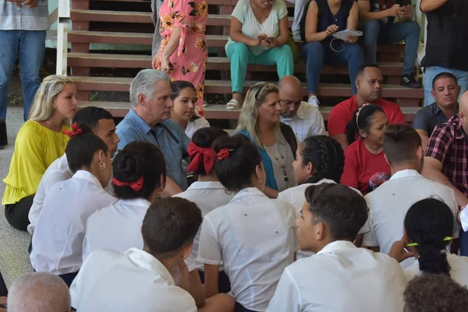 Miguel Díaz Canel en Herrería Reluxe, Santa Clara