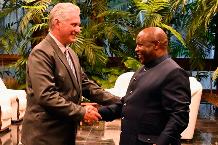 Presidente cubano, Miguel Díaz-Canel, y de Burundi, Evariste Ndayishimiye.