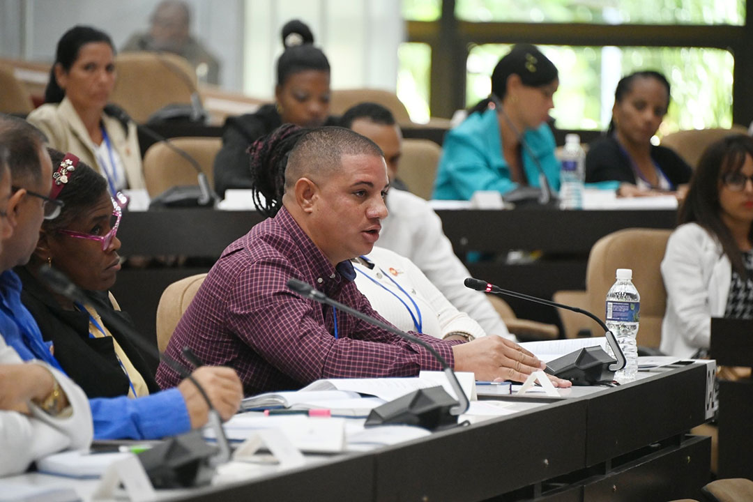 Asiel Aguada Barceló, diputado por Santa Clara, intervino en el debate sobre prevención y atención social.