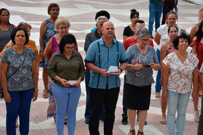 El primer secretario del PCC y la gobernadora de Villa Clara recibieron a los visitantes.