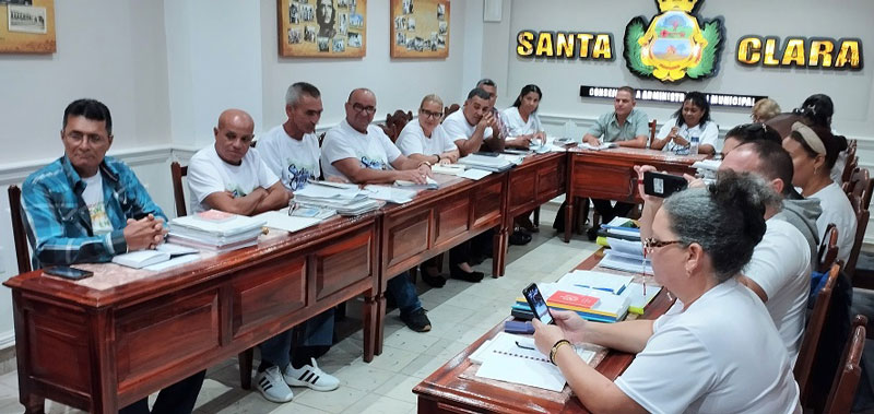 Encuentro con presidentes de consejos populares.