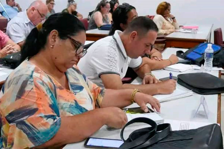 Participantes en el Consejo Provincial del Poder Popular.