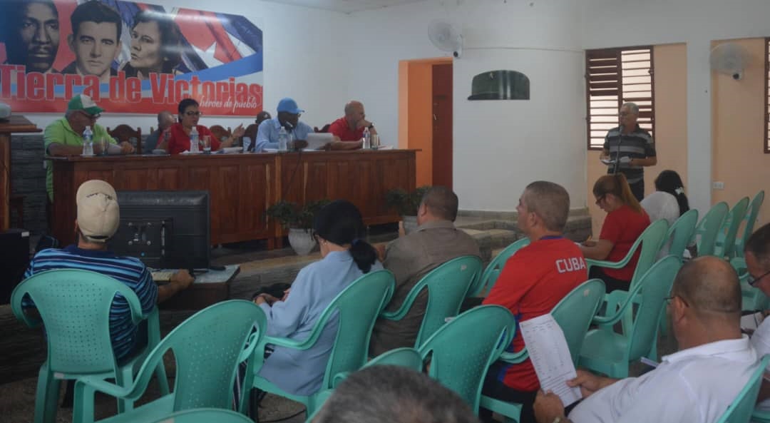 Encuentro con productores de arroz en Encrucijada.