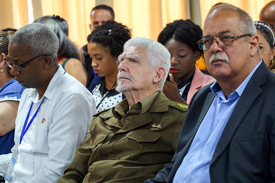 El Comandante de la Revolución Ramiro Valdés Menéndez y el ministro de Energía y Minas, Vicente de la O Levy