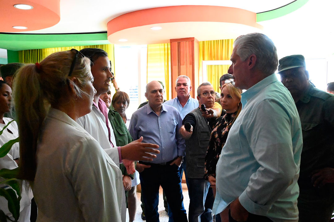 Presidente Díaz-Canel recorre hospital pediátrico José Ramón Martínez.