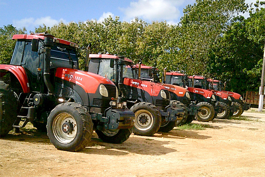 Maquinaria agrícola empleada en la producción de arroz.
