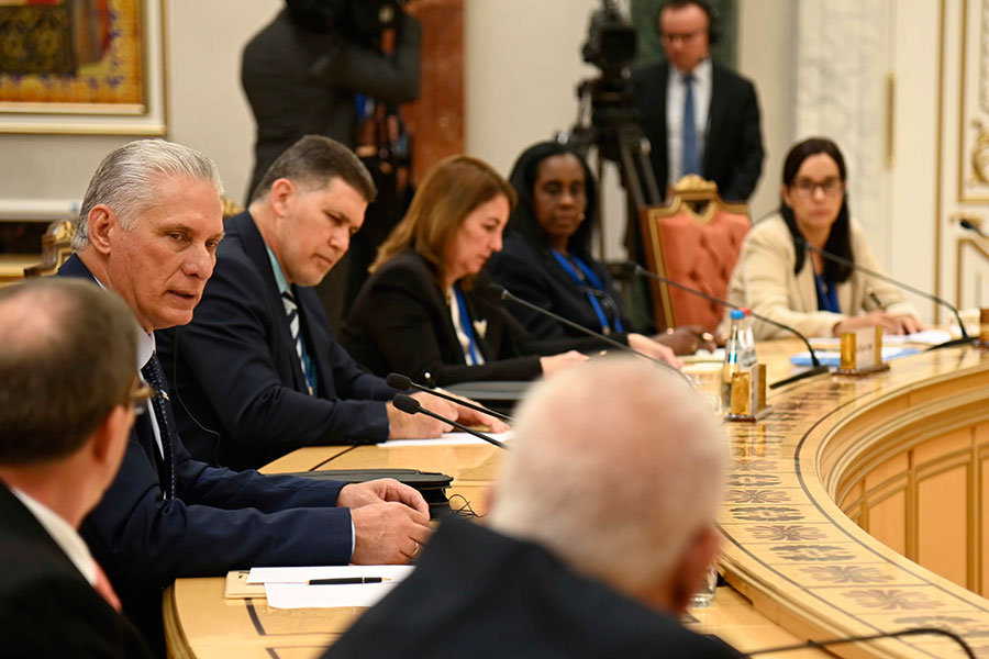 Presidente cubano, Miguel Díaz-Canel, y la delegación que participa en la visita oficial a Belarús.