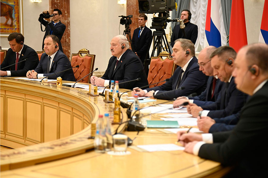Presidente de Belarús, Recibimiento oficial al presidente cubano, Miguel Díaz-Canel, por el presidente de Belarús, Alexander Lukashenko, durante conversaciones con el presidente cubano, Miguel Díaz-Canel.