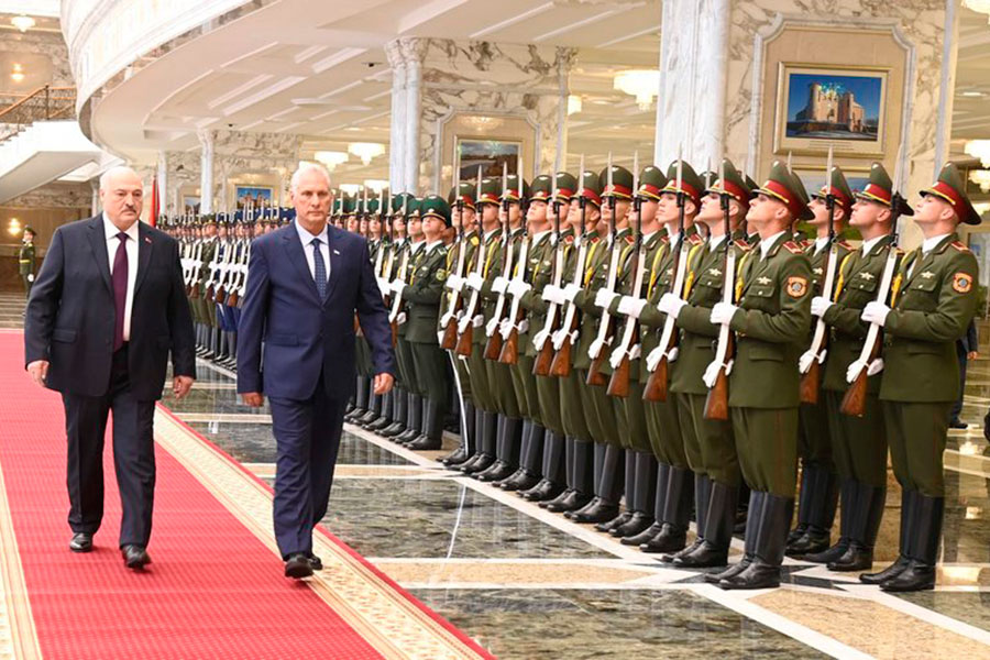 Recibimiento oficial al presidente cubano, Miguel Díaz-Canel, por el presidente de Belarús,  Alexander Lukashenko.