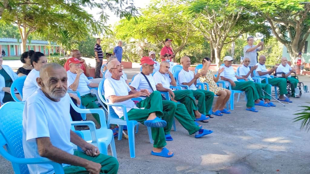 Pacientes del centro de protección social.