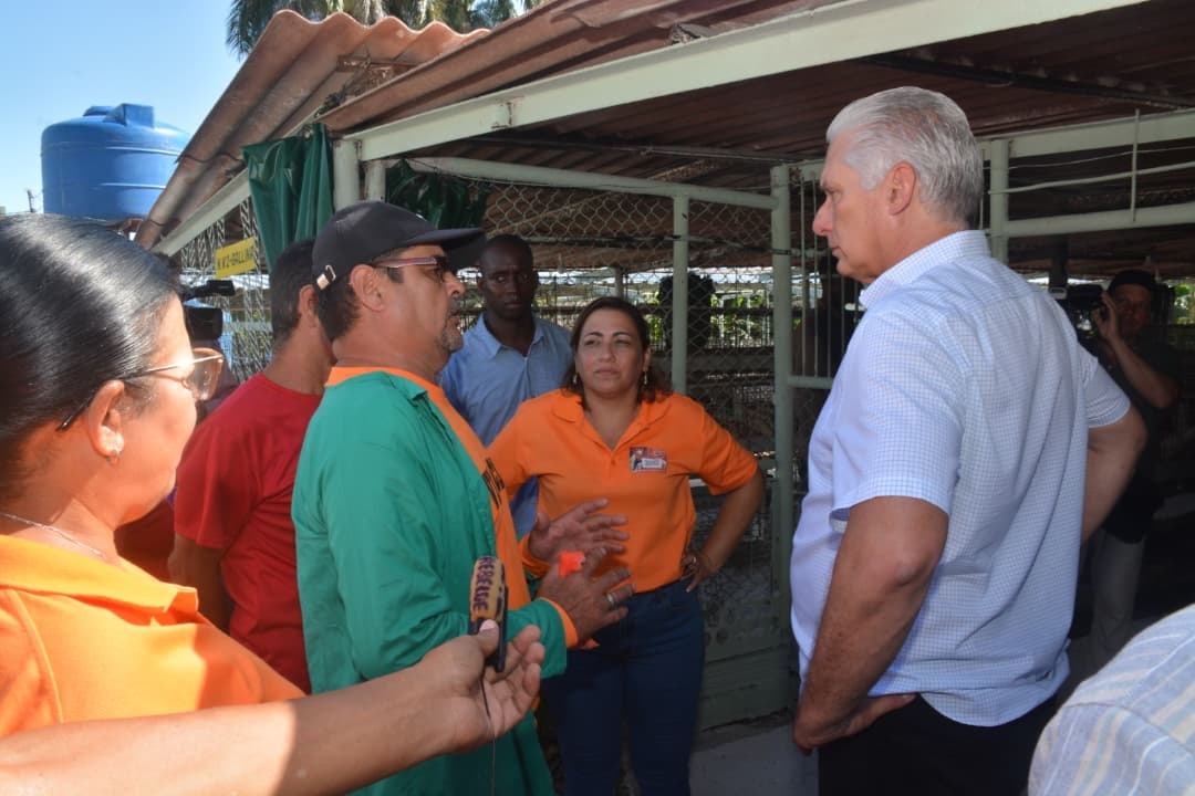 Intercambio del presidente cubano con el coordinador del PDL La Victoria.
