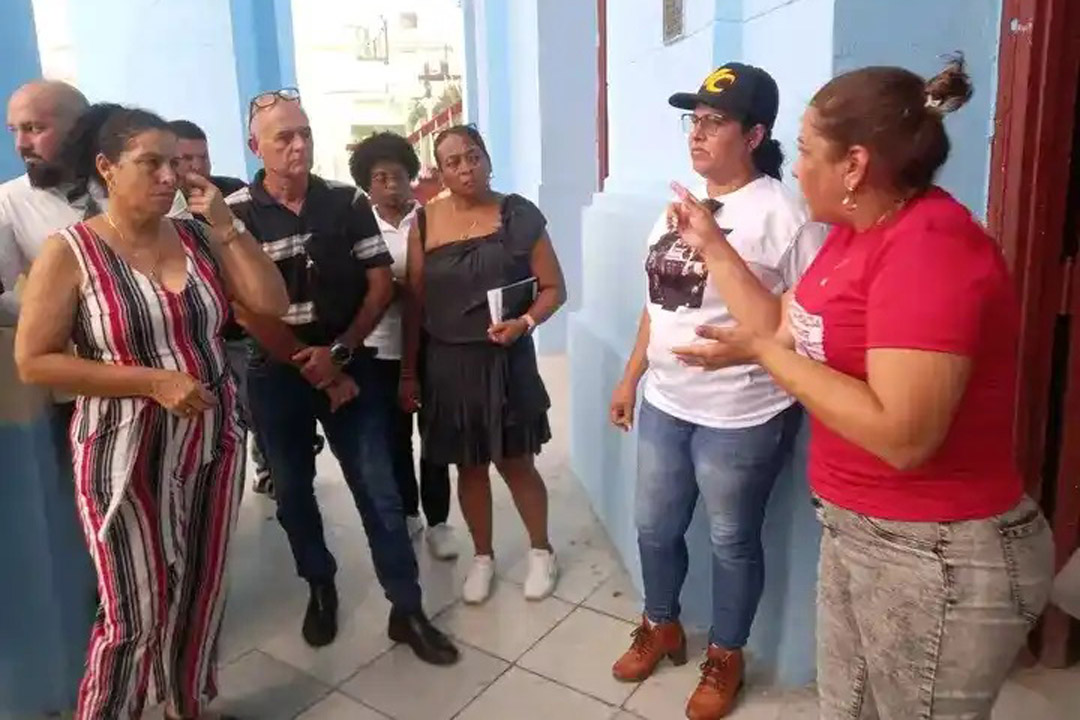 Autoridades de Villa Clara sobre parque Vidal