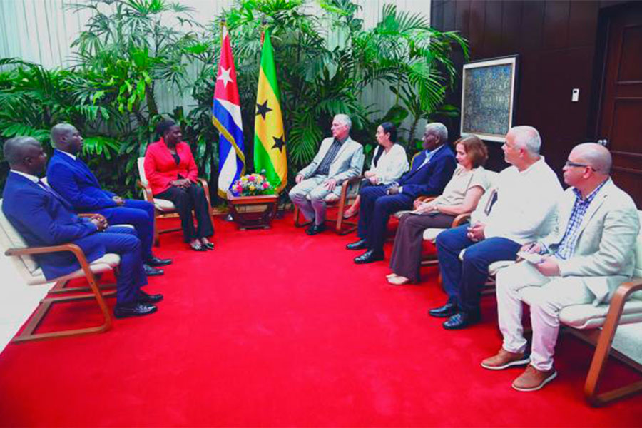 Encuentro de delegaciones de Cuba y Santo Tomé y Príncipe.